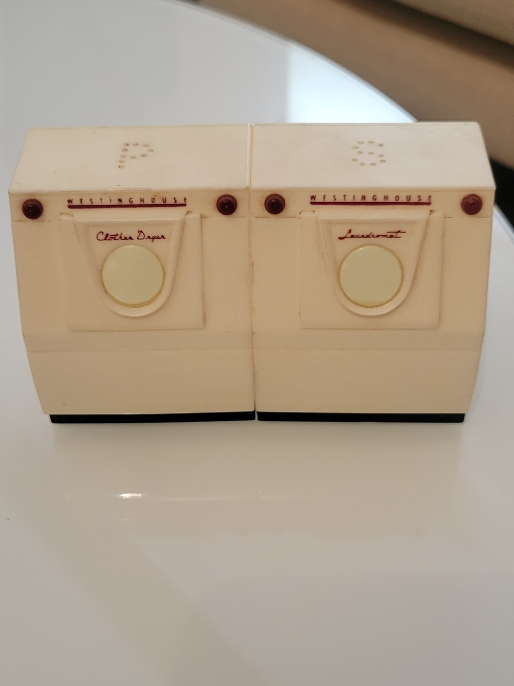 Westinghouse Vintage Washer Pair in Cream Salt And Pepper Shaker